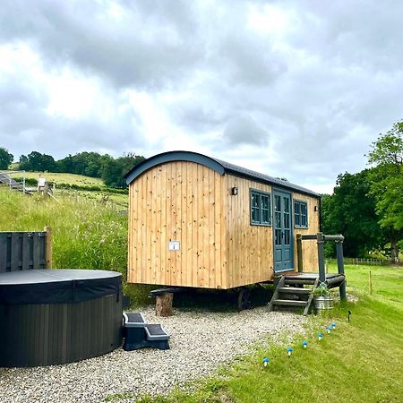Oakies Farm Stays Llandovery Exterior photo
