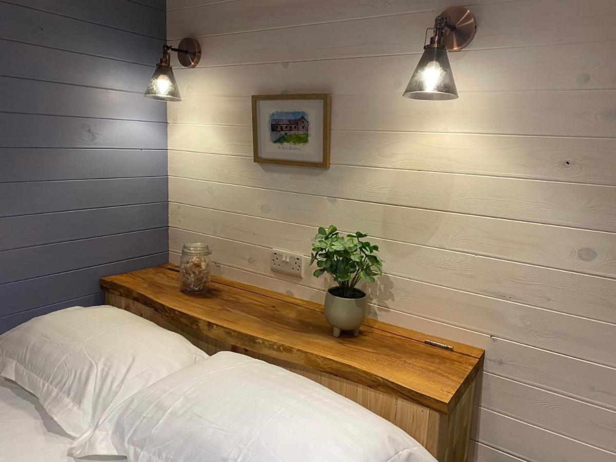 Oakies Farm Stays Llandovery Exterior photo