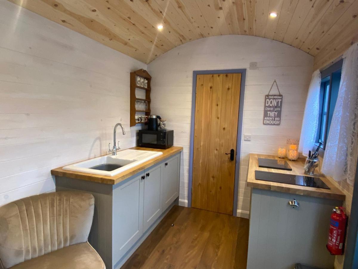 Oakies Farm Stays Llandovery Exterior photo