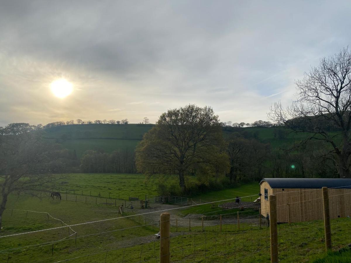 Oakies Farm Stays Llandovery Exterior photo