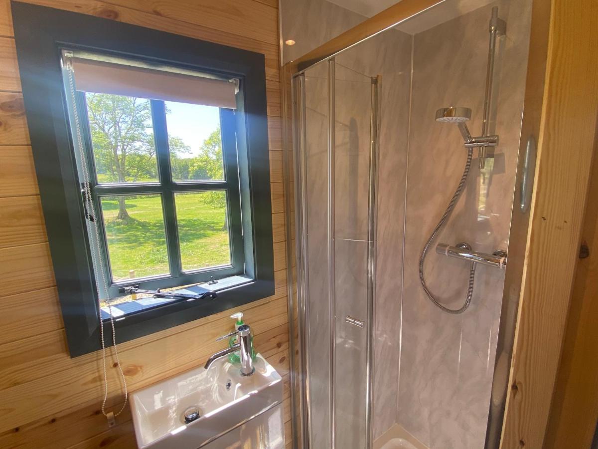 Oakies Farm Stays Llandovery Exterior photo