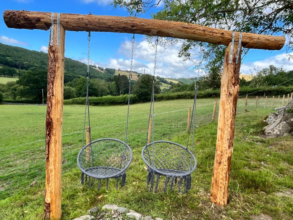Oakies Farm Stays Llandovery Exterior photo