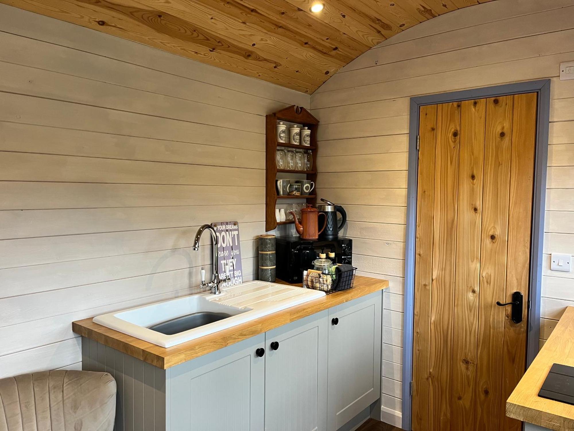 Oakies Farm Stays Llandovery Exterior photo